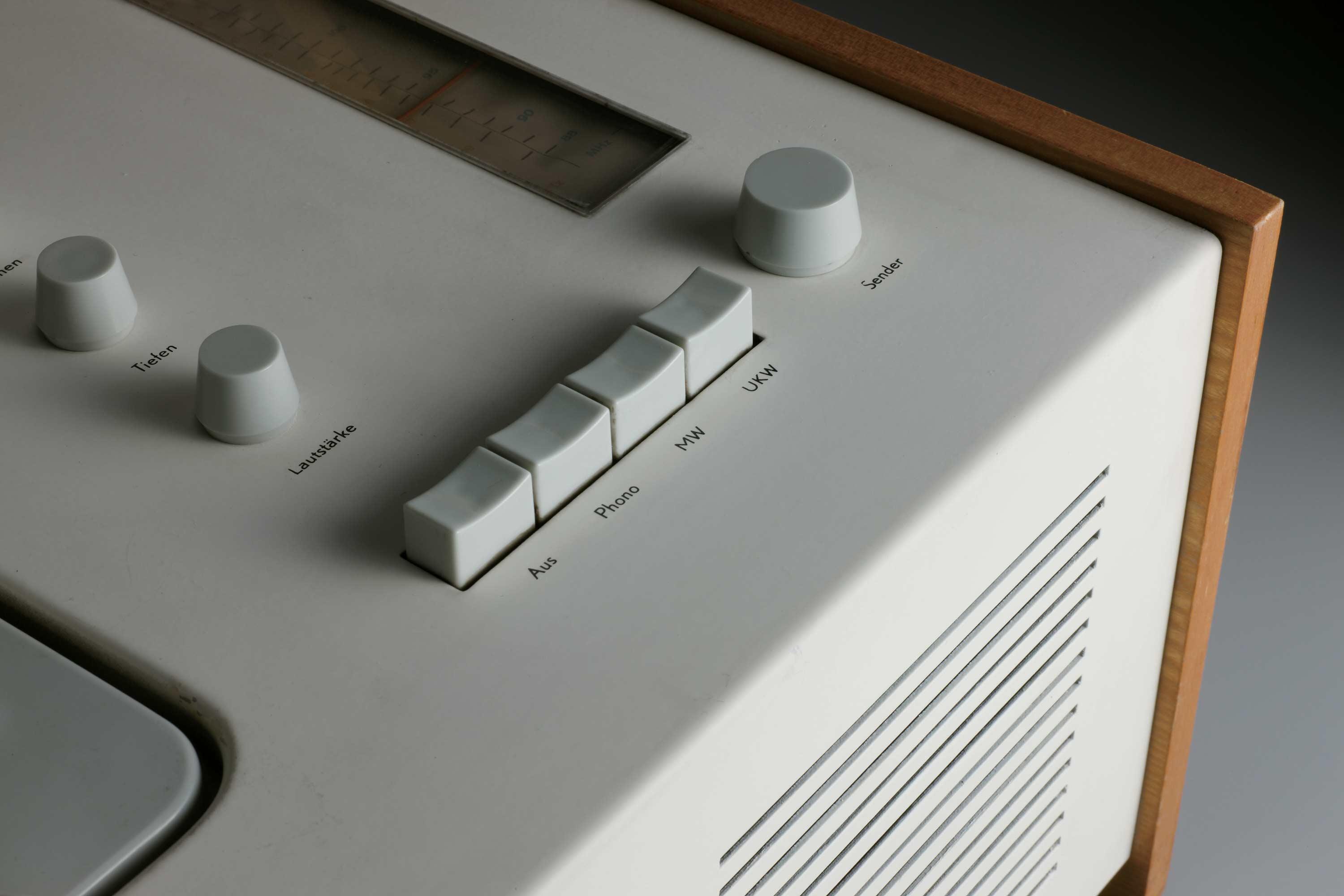 SK-4-Radio-phono-combination-designed-by-Dieter-Rams-and-Hans-Gugelo.jpg